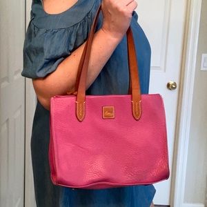 Dooney & Bourke Tote magenta